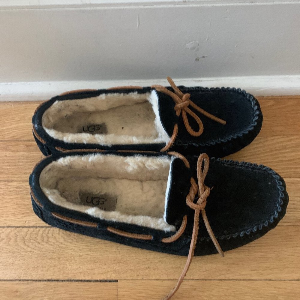 Ugg Women's Dakota Wool-Lined Slipper (size 9)